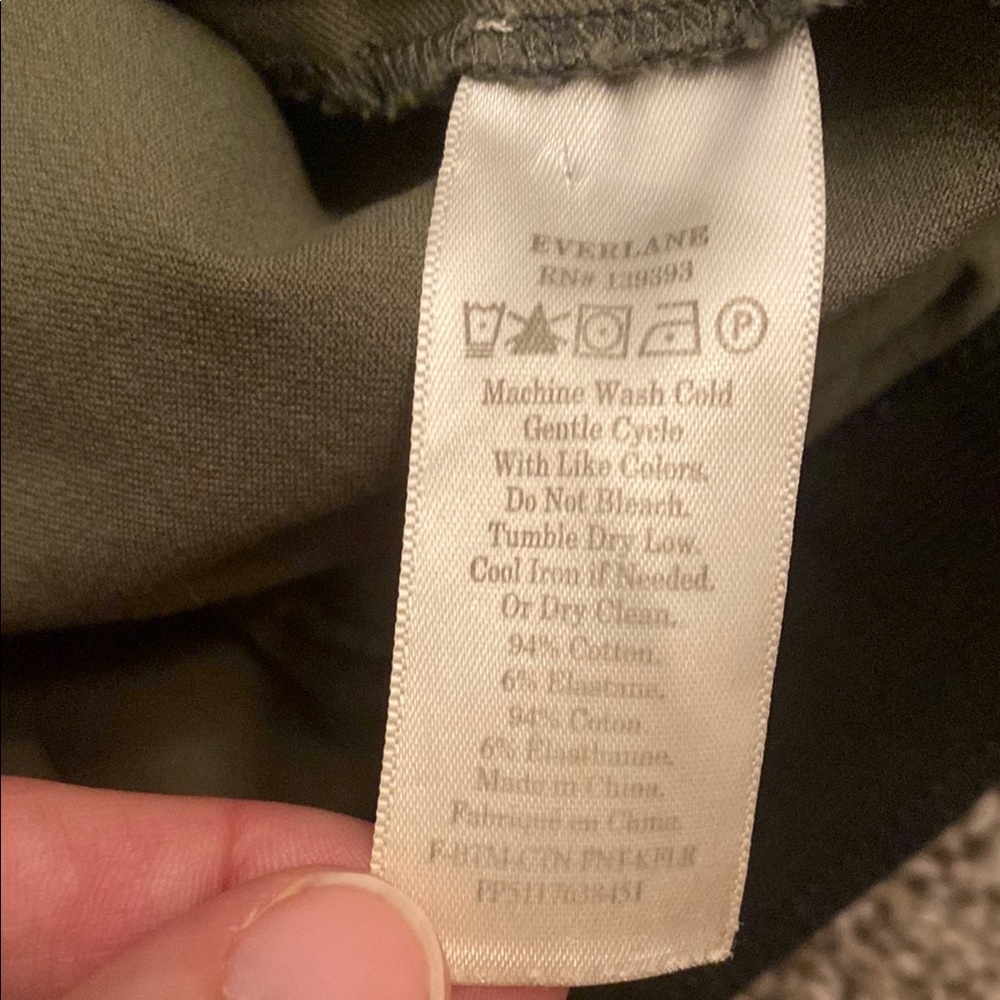 Everlane Classic Khaki Trousers - Picture 4 of 7